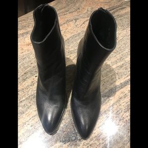 STUART WEITZMAN black leather ankle boots